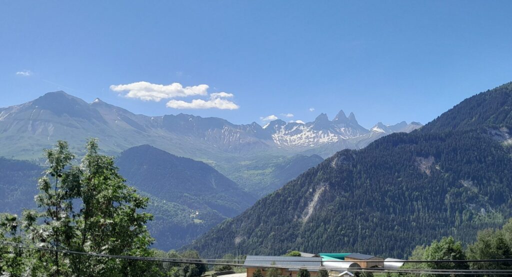 フランスアルプスの美しい山岳風景