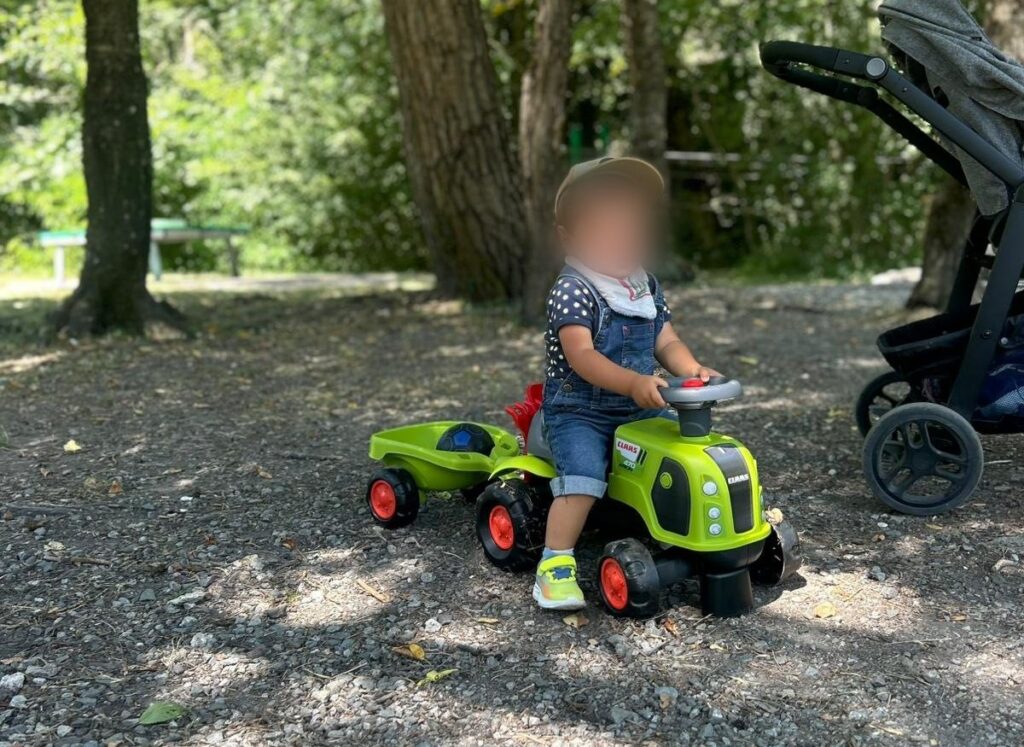 子ども用の乗り物おもちゃ